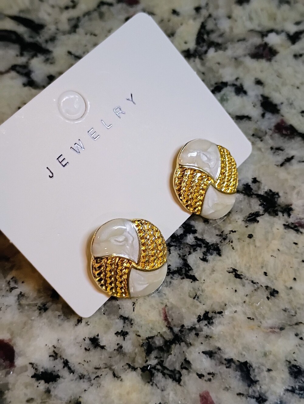 New Gold and White Women's Fashion Earrings